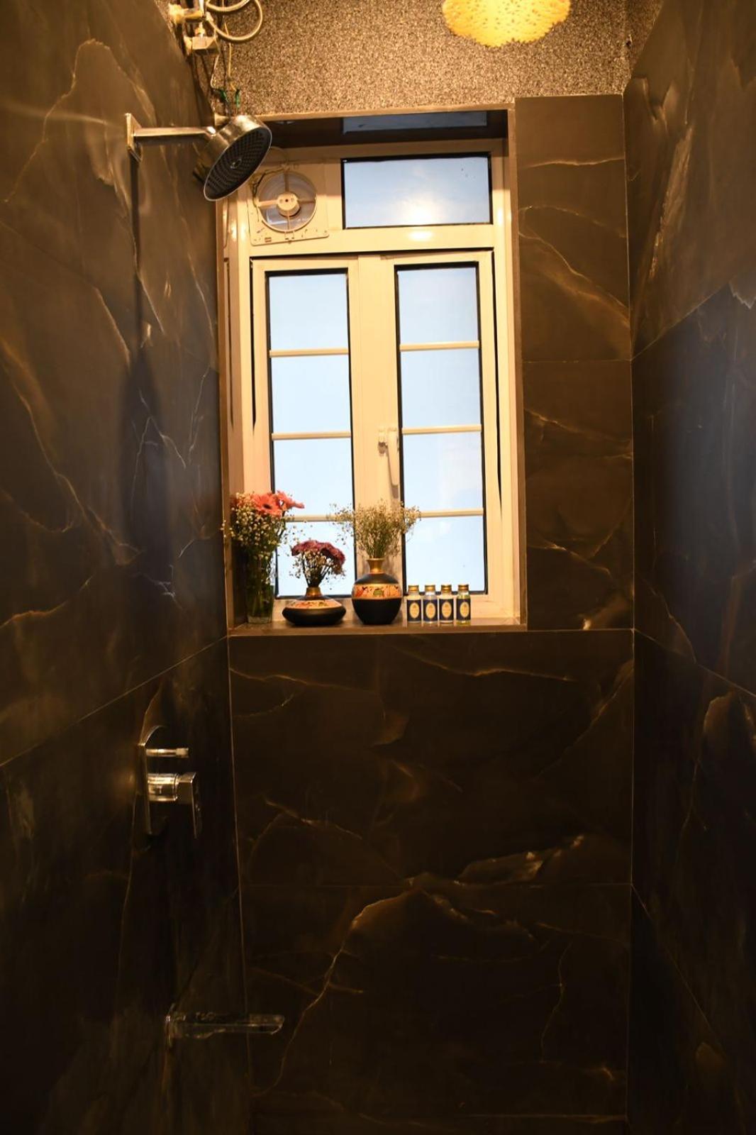 Swank At 11 1bhk With Balcony, Khar West * Bombaj